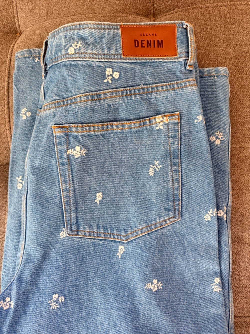 Sezane Le Crop Blue with White Embroidery Jeans - Picture 4 of 4